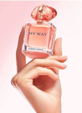 Luxury perfume bottle layering