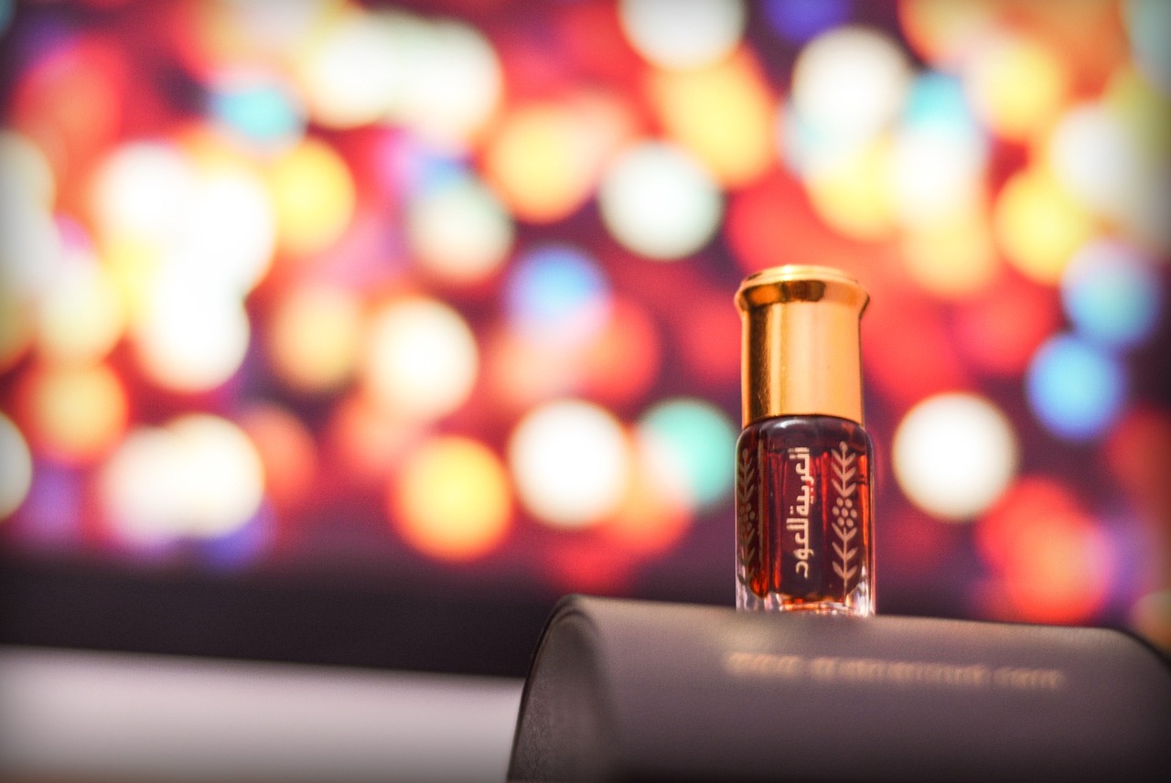 long-lasting perfume oil bottle
